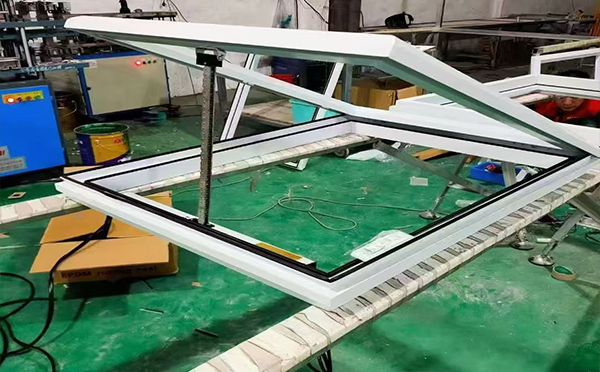 某地下车库出入口静宁排烟窗配置工程