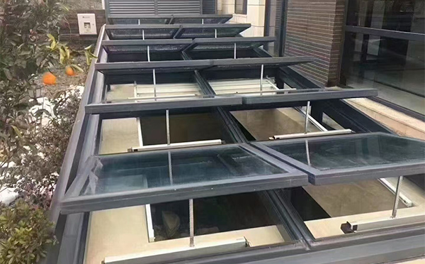 某轨道交通车辆维修车间静宁排烟窗应用